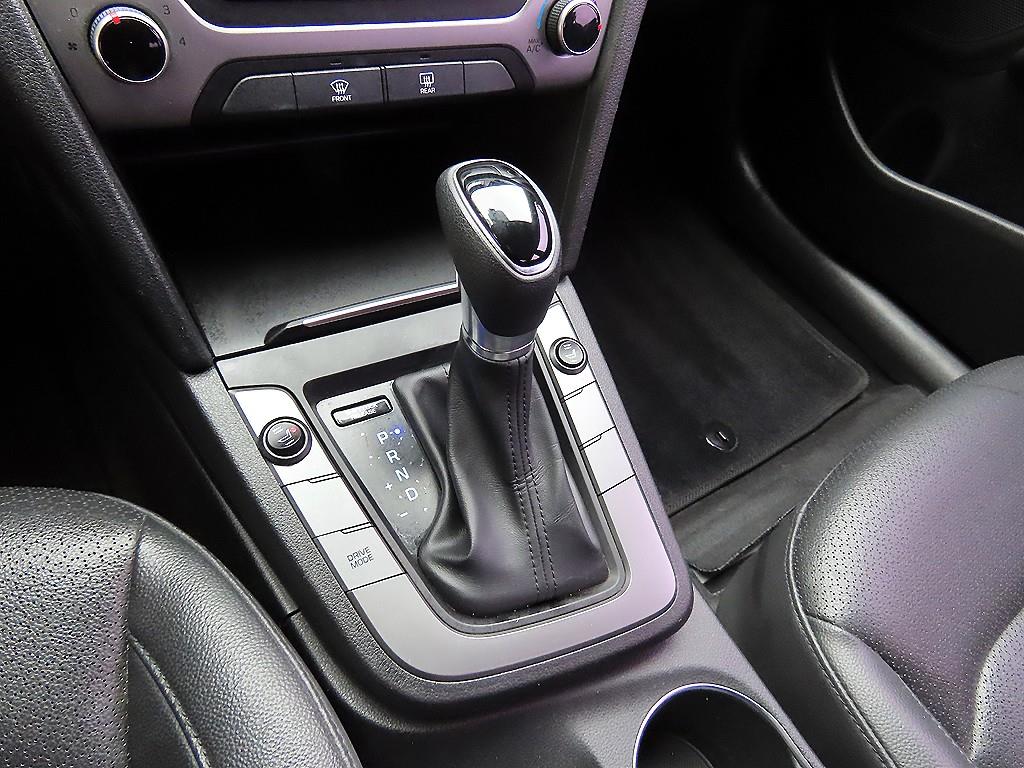 HYUNDAI Avante - Vista 10