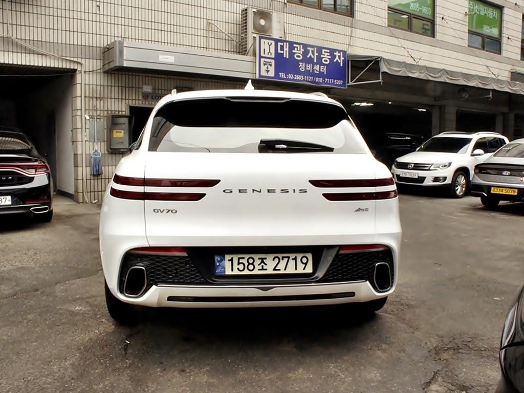 Genesis GV70 - Vista 7