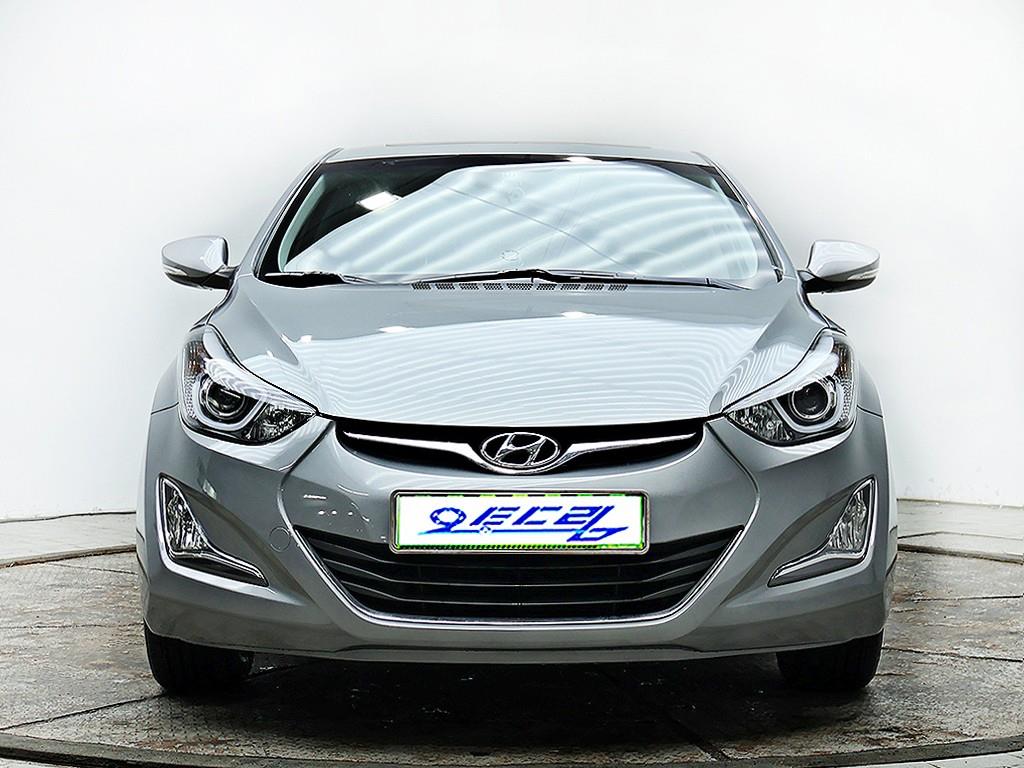 HYUNDAI Avante - Vista 3