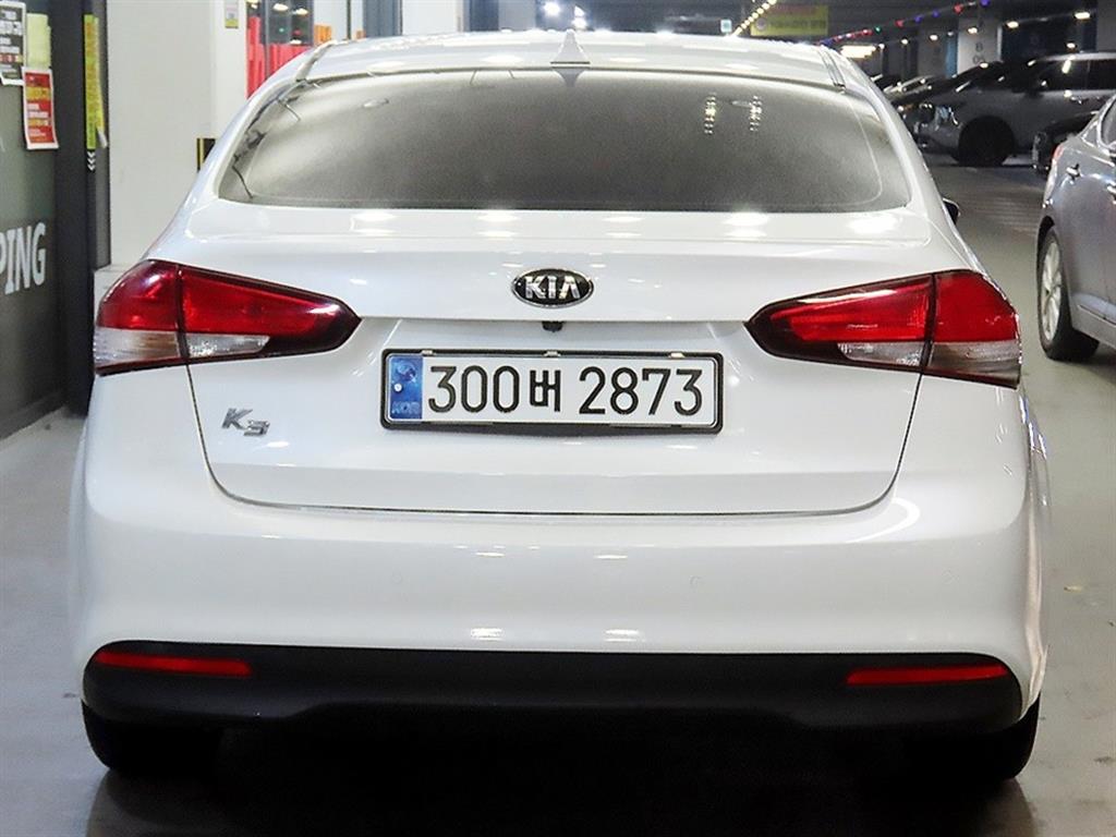 KIA K3 - Vista 5