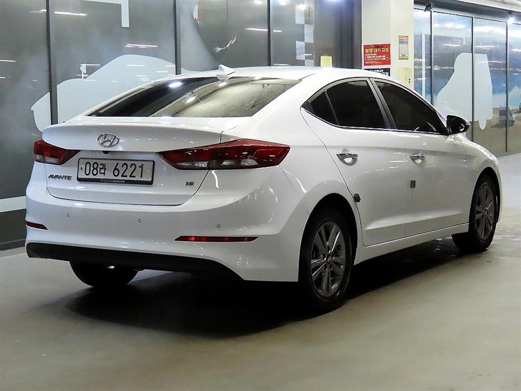 HYUNDAI Avante - Vista 4