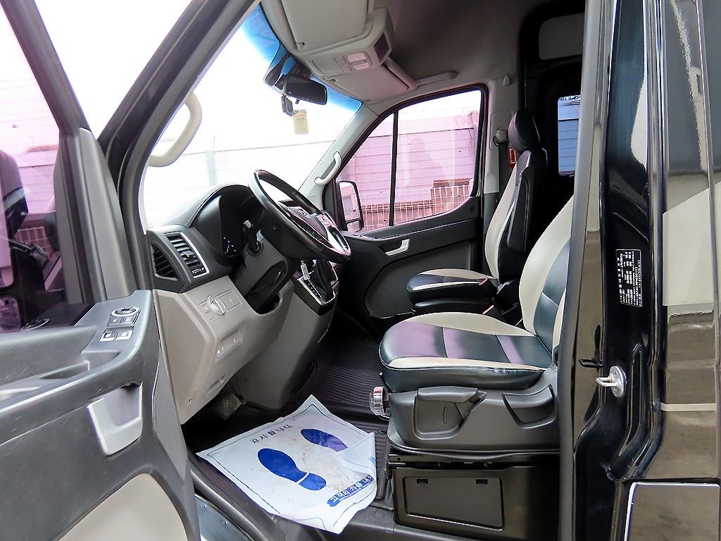 HYUNDAI Solati - Vista 5