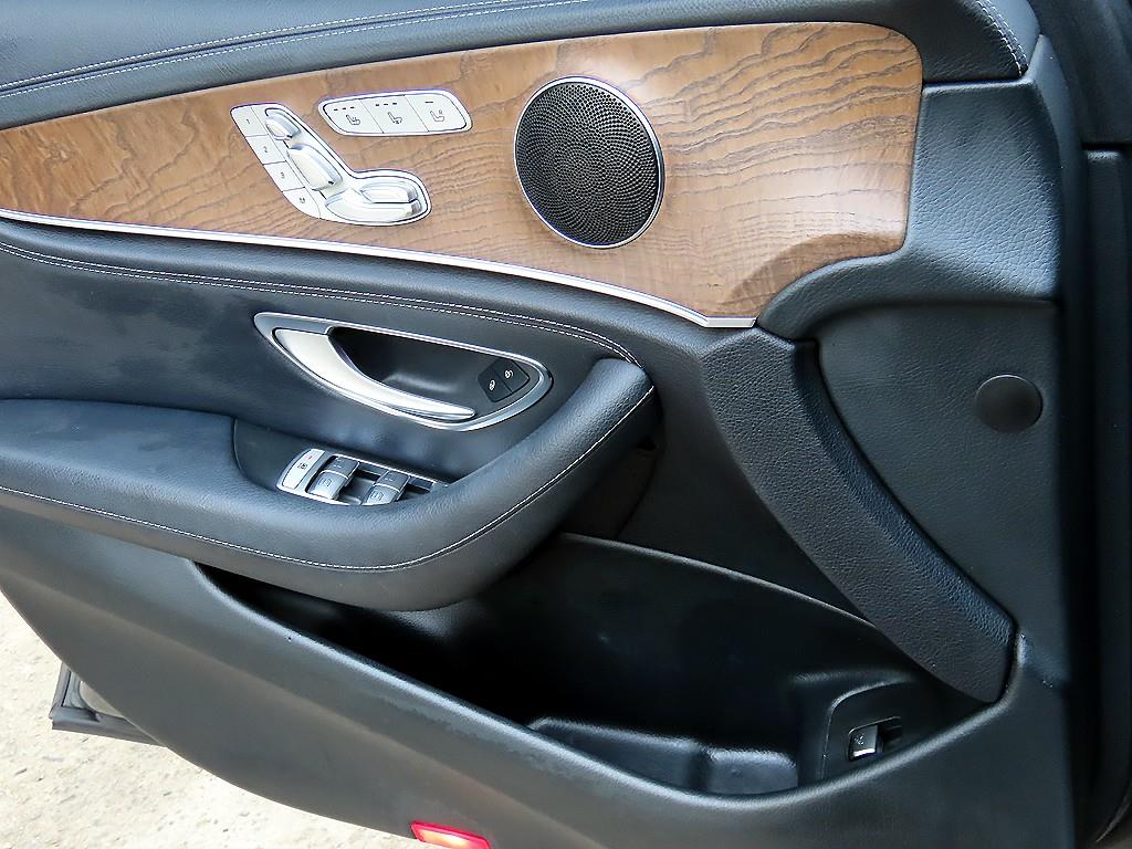 Mercedes Benz E class - Vista 12