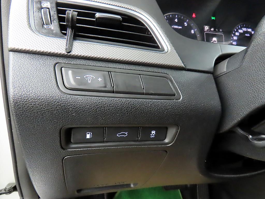 HYUNDAI Sonata - Vista 12