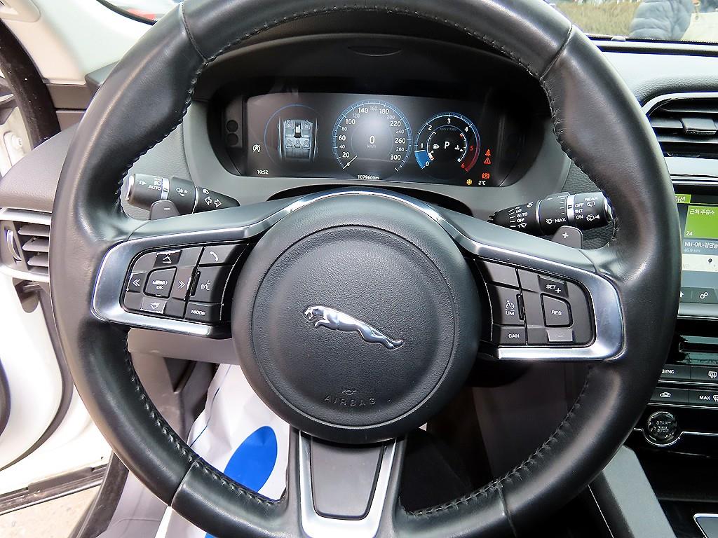 Jaguar F-PACE - Vista 8