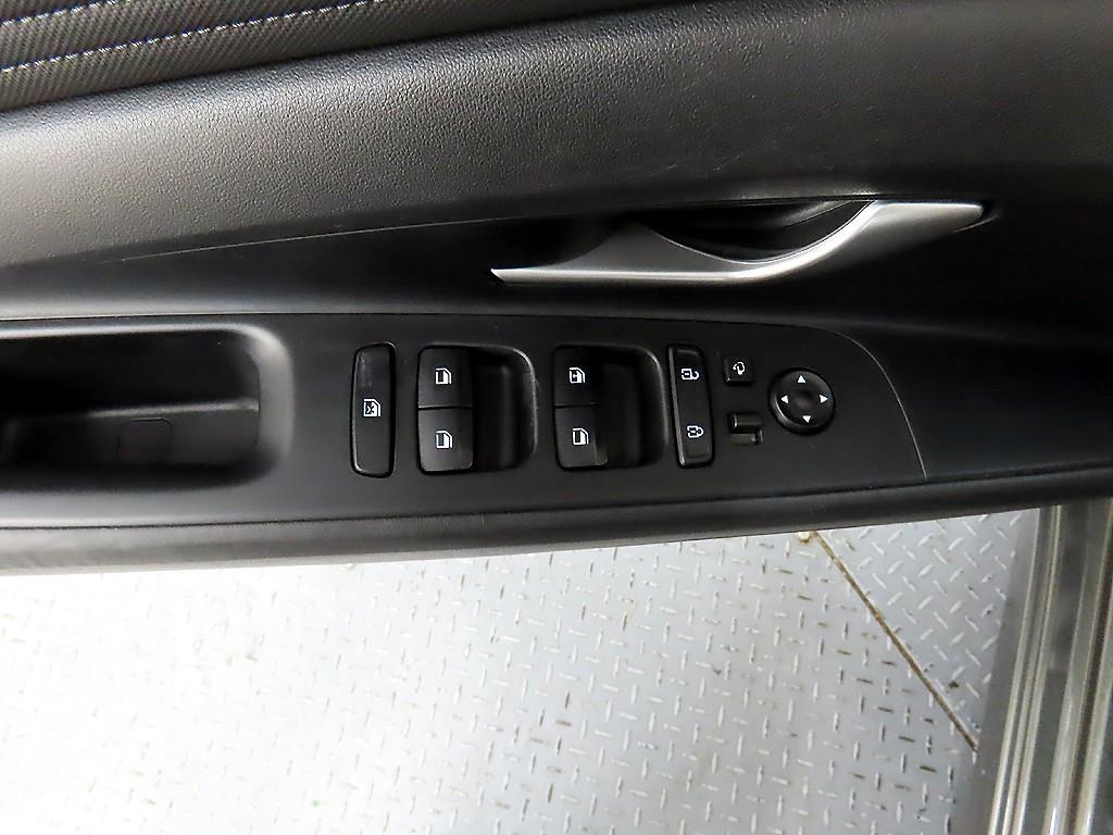 HYUNDAI Avante - Vista 11