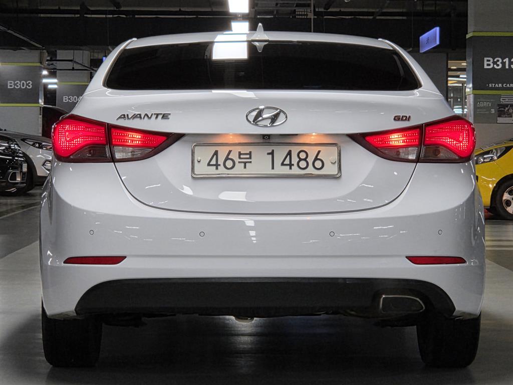 HYUNDAI Avante - Vista 6