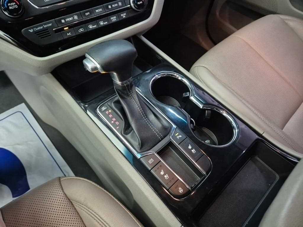 KIA Carnival - Vista 8