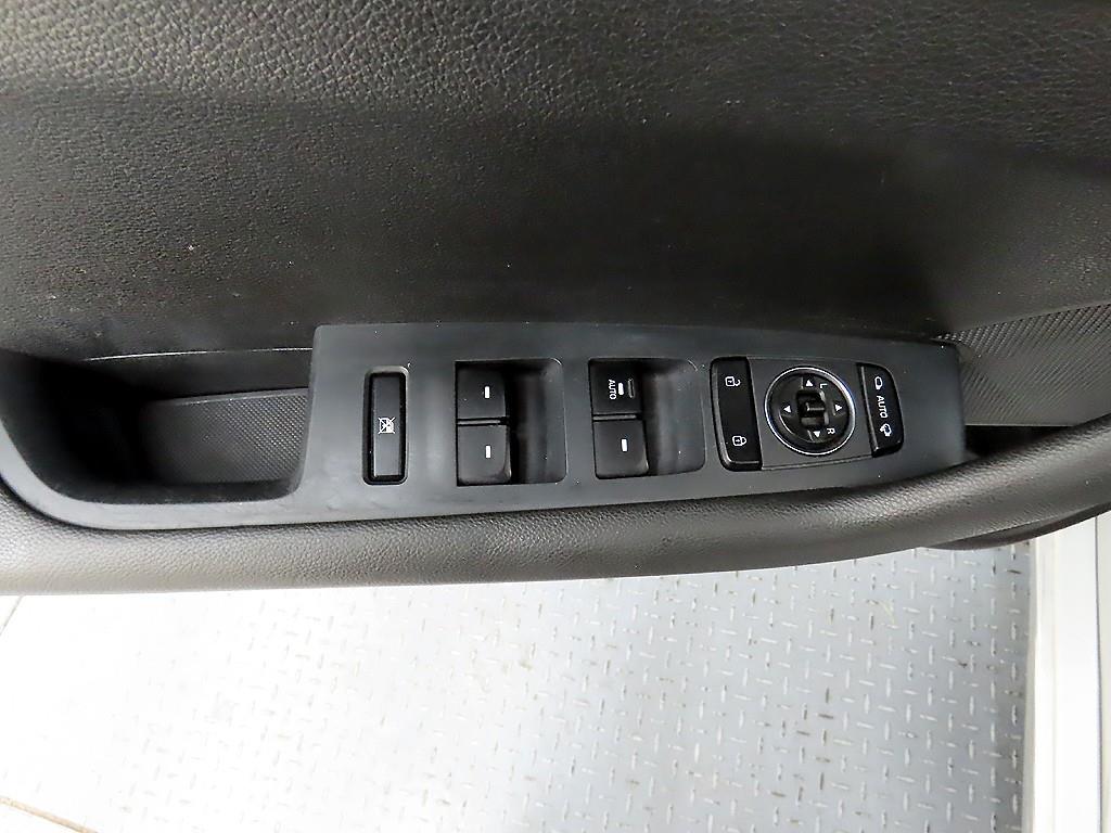 HYUNDAI Sonata - Vista 11