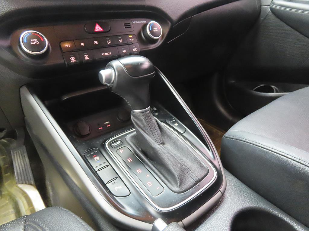 KIA Carens - Vista 11