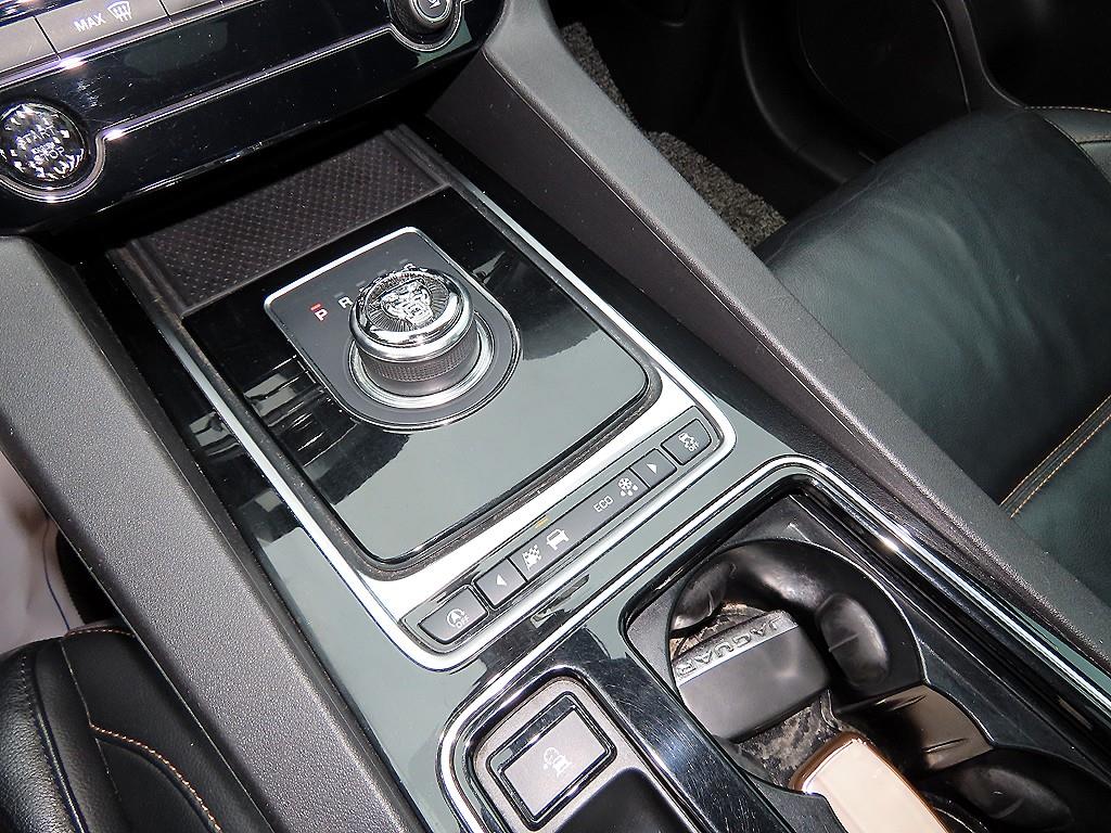 Jaguar F-PACE - Vista 10