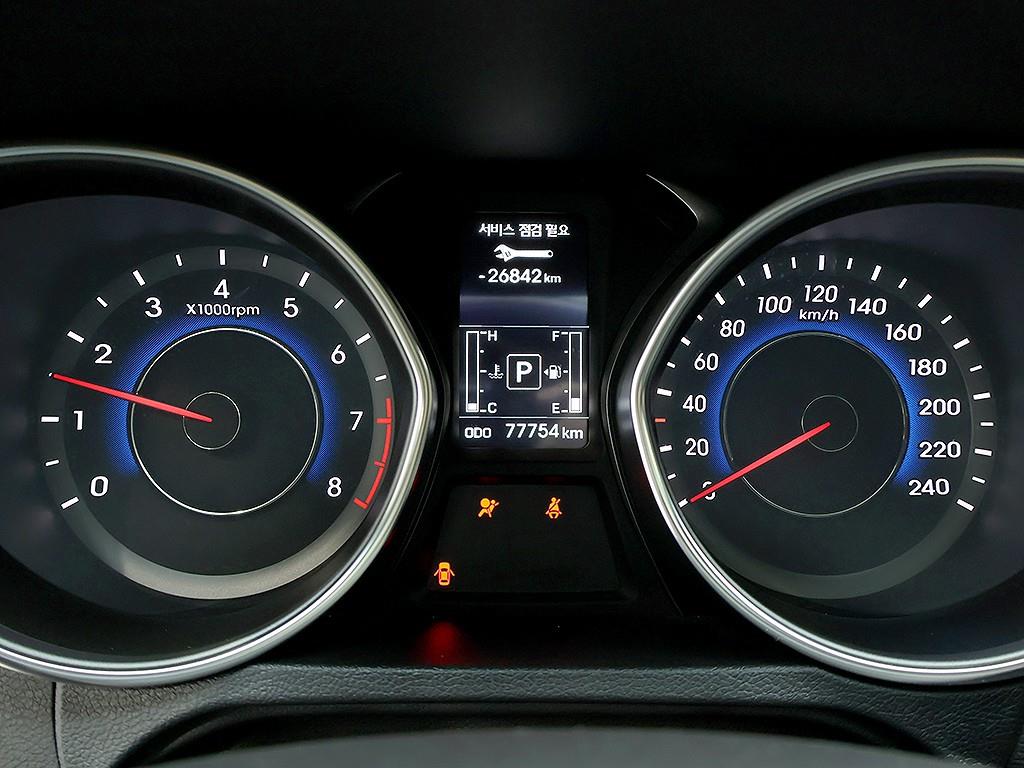 HYUNDAI Avante - Vista 11