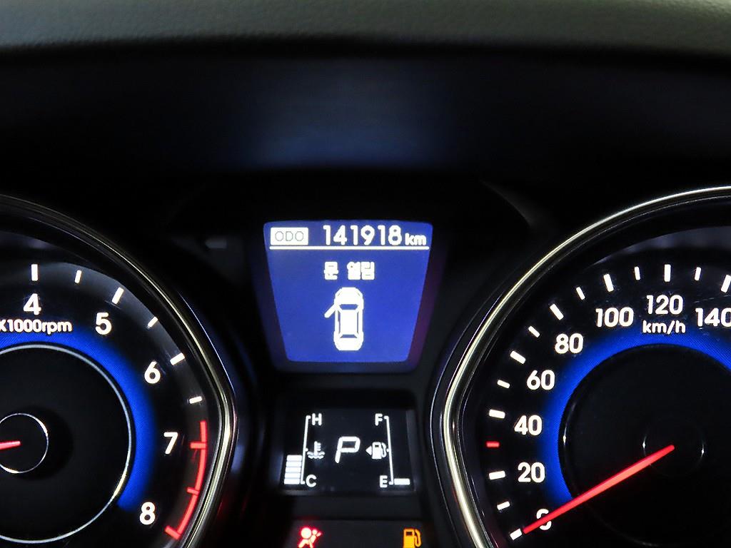 HYUNDAI Avante - Vista 9