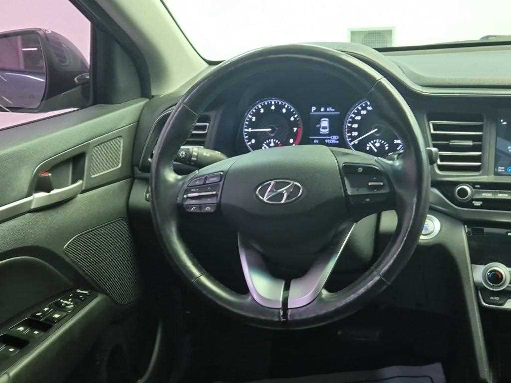 HYUNDAI Avante - Vista 9