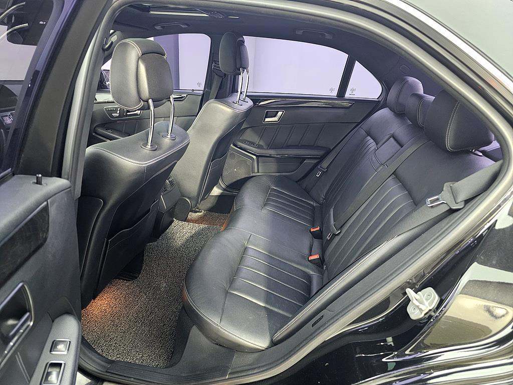 Mercedes Benz E class - Vista 9