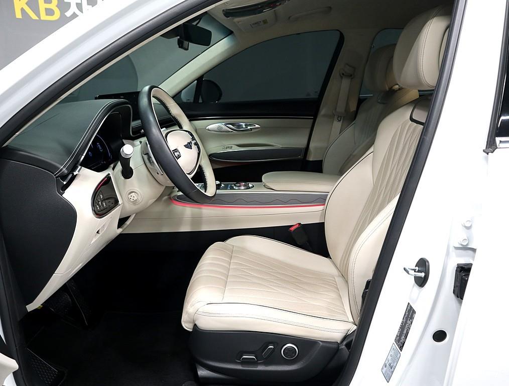 Genesis GV70 - Vista 9