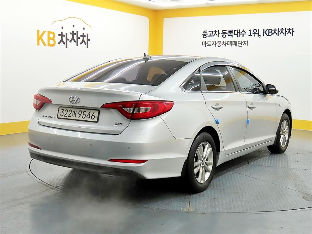 HYUNDAI Sonata - Vista 4