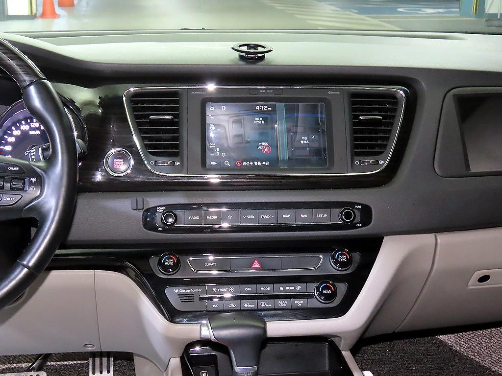 KIA Carnival - Vista 11