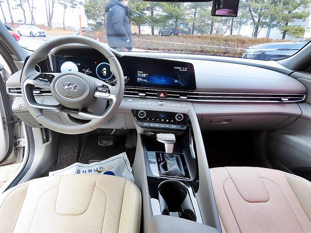 HYUNDAI Avante - Vista 7