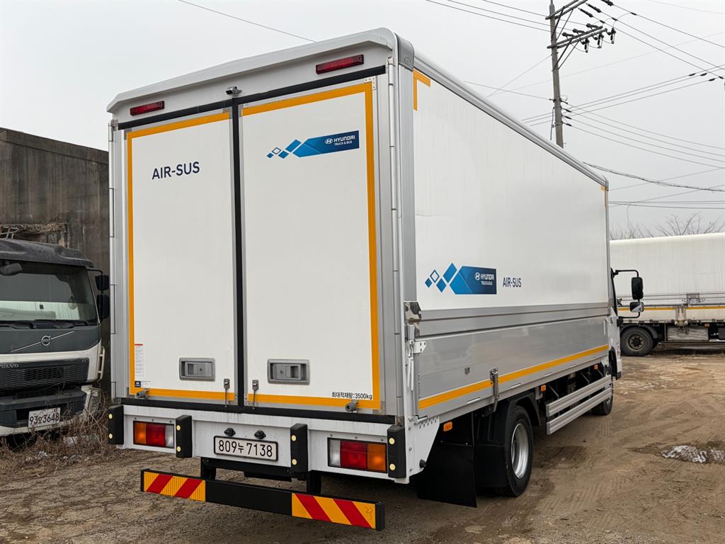 medium and large cargo truck - Vista 6