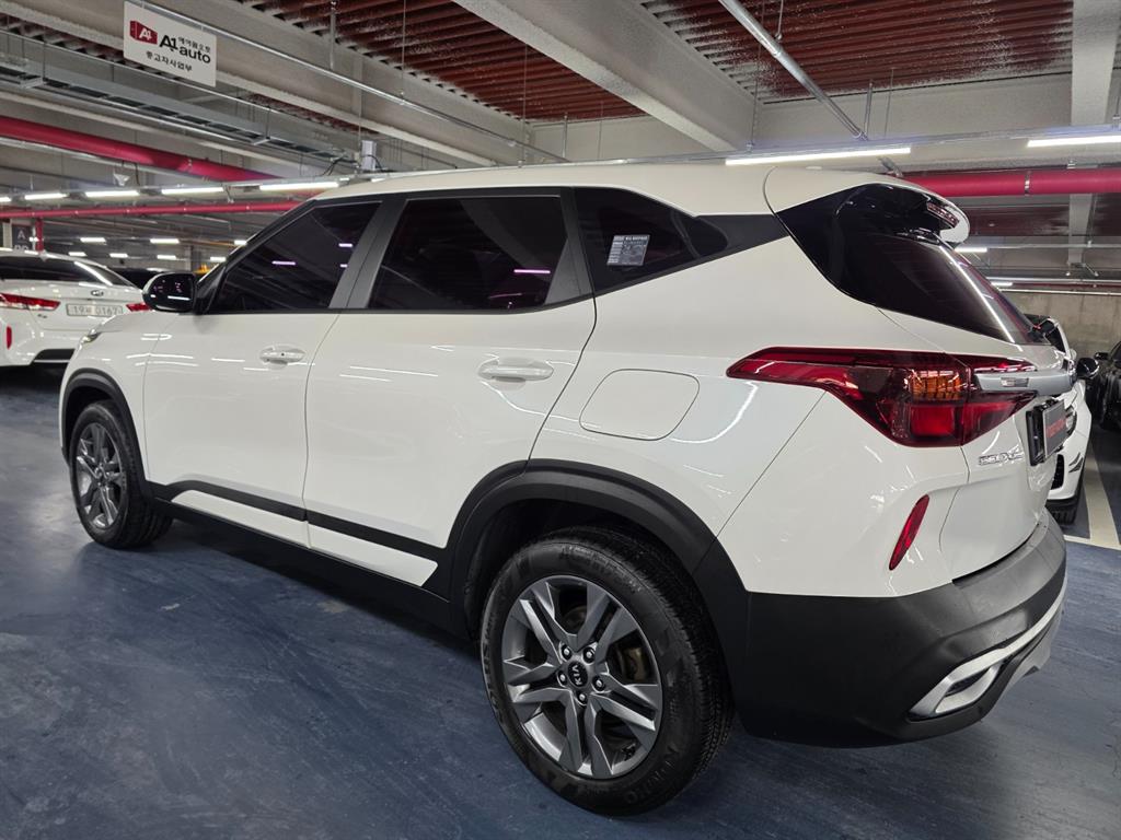 KIA Seltos - Vista 4