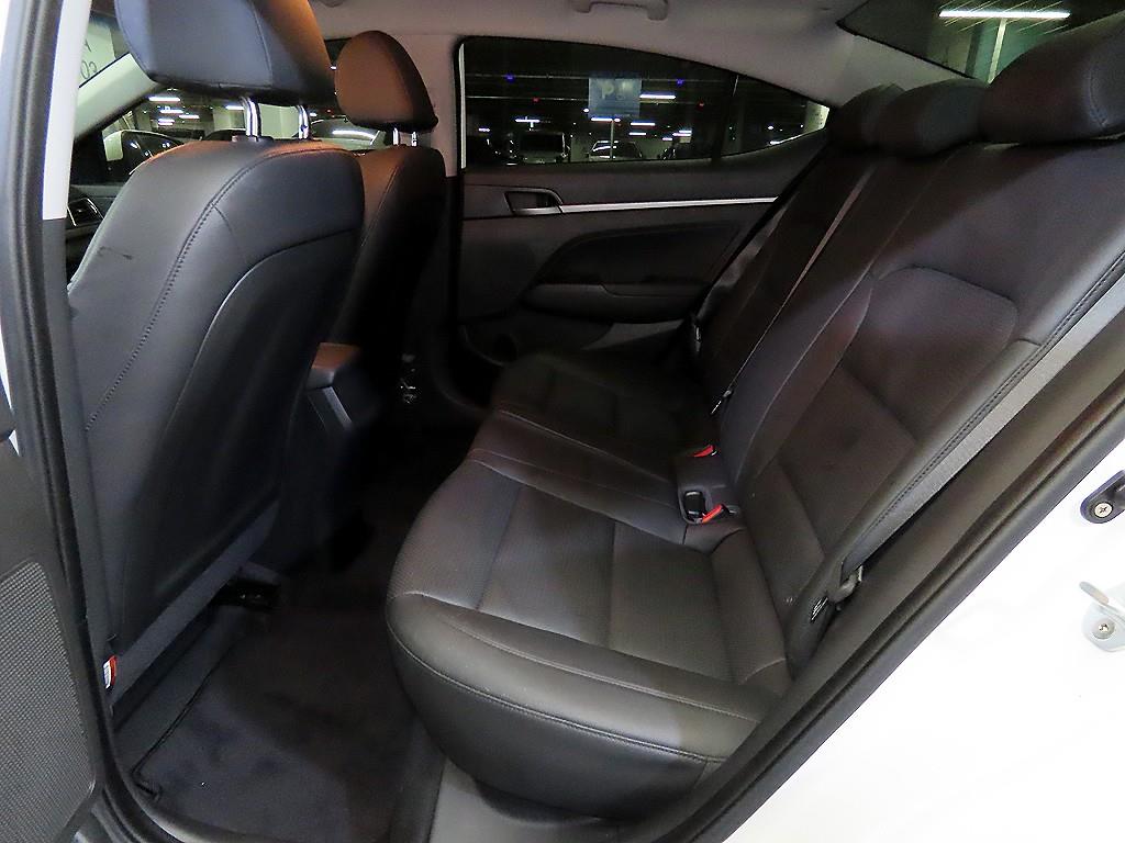 HYUNDAI Avante - Vista 7