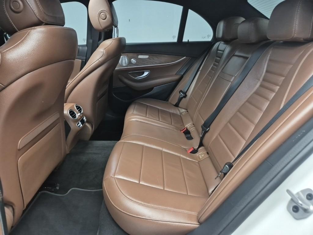 Mercedes Benz E class - Vista 11