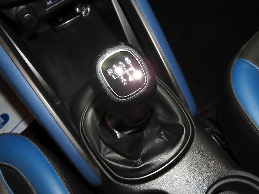 HYUNDAI Veloster - Vista 12