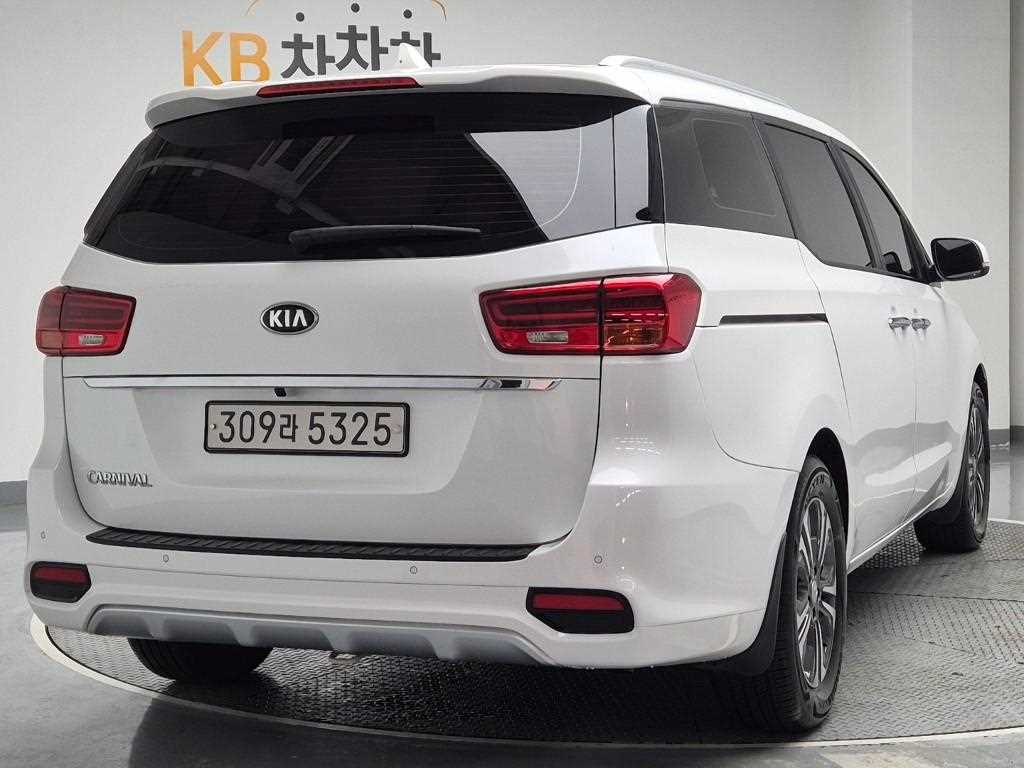 KIA Carnival - Vista 3