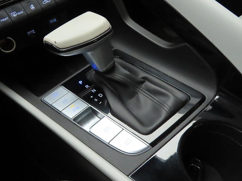 HYUNDAI Avante - Vista 10