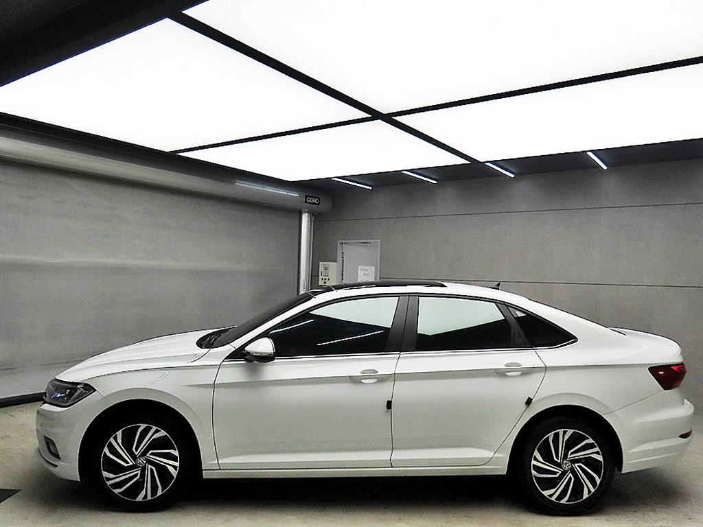 Volkswagen Jetta - Vista 4