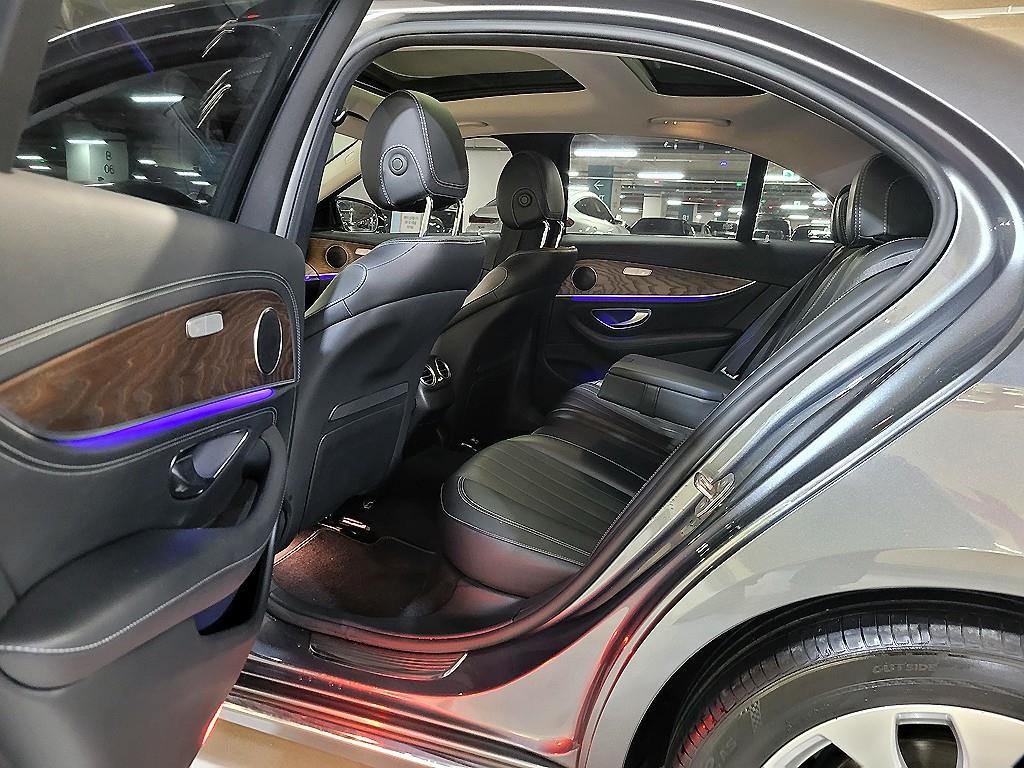 Mercedes Benz E class - Vista 8