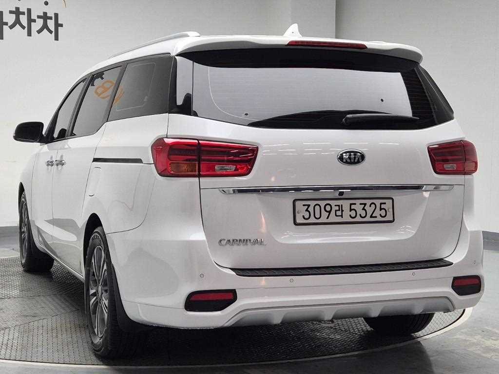 KIA Carnival - Vista 2