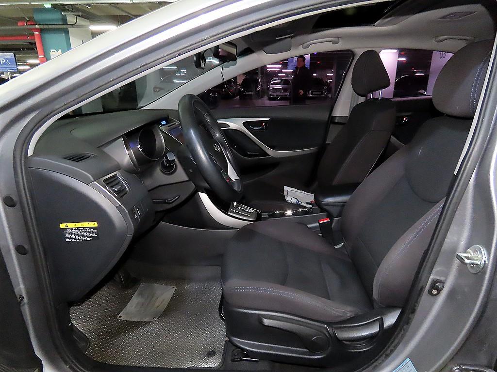 HYUNDAI Avante - Vista 6