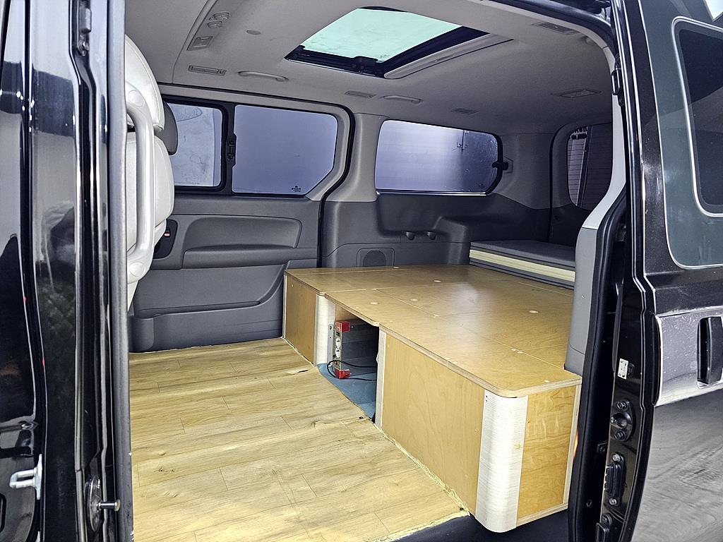 HYUNDAI Starex - Vista 9