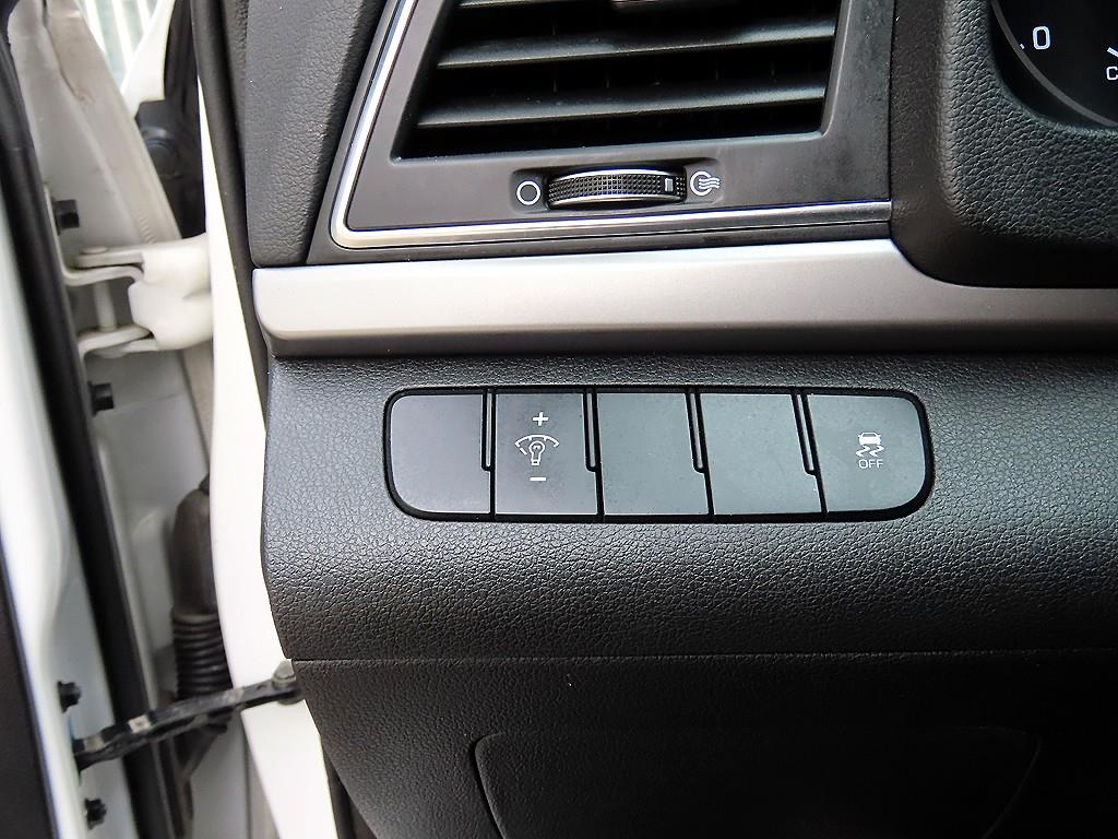 HYUNDAI Avante - Vista 12