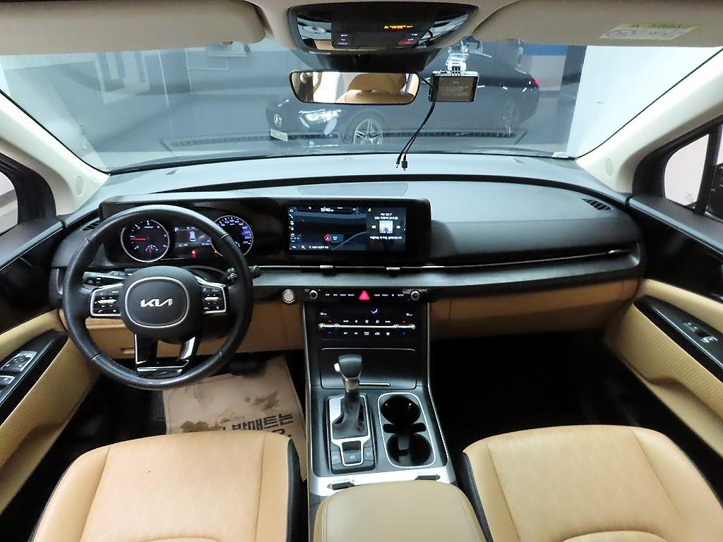 KIA Carnival - Vista 8