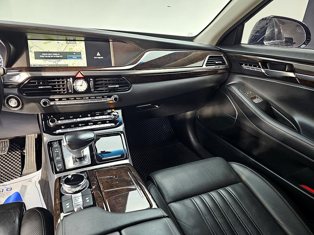 Genesis EQ900 - Vista 10