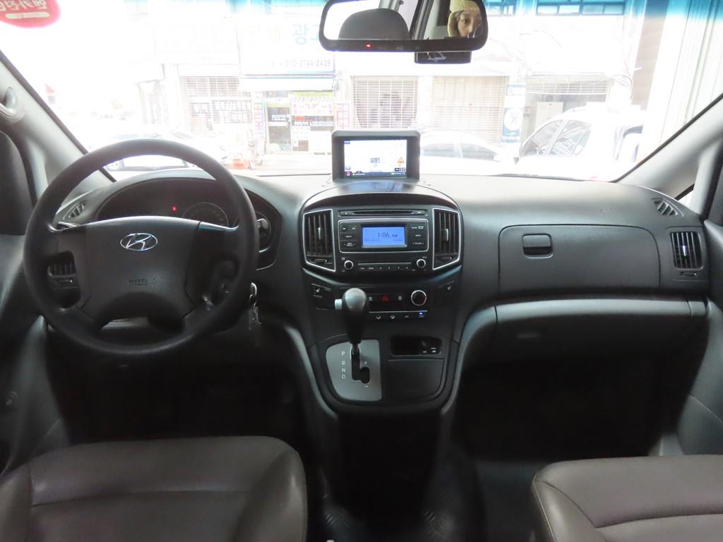HYUNDAI Starex - Vista 7
