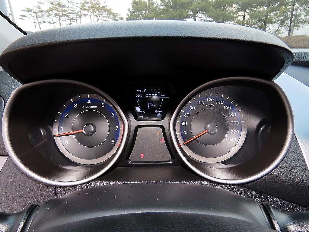 HYUNDAI Avante - Vista 9