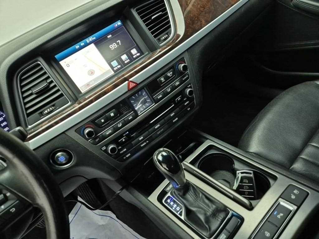 HYUNDAI Genesis - Vista 10