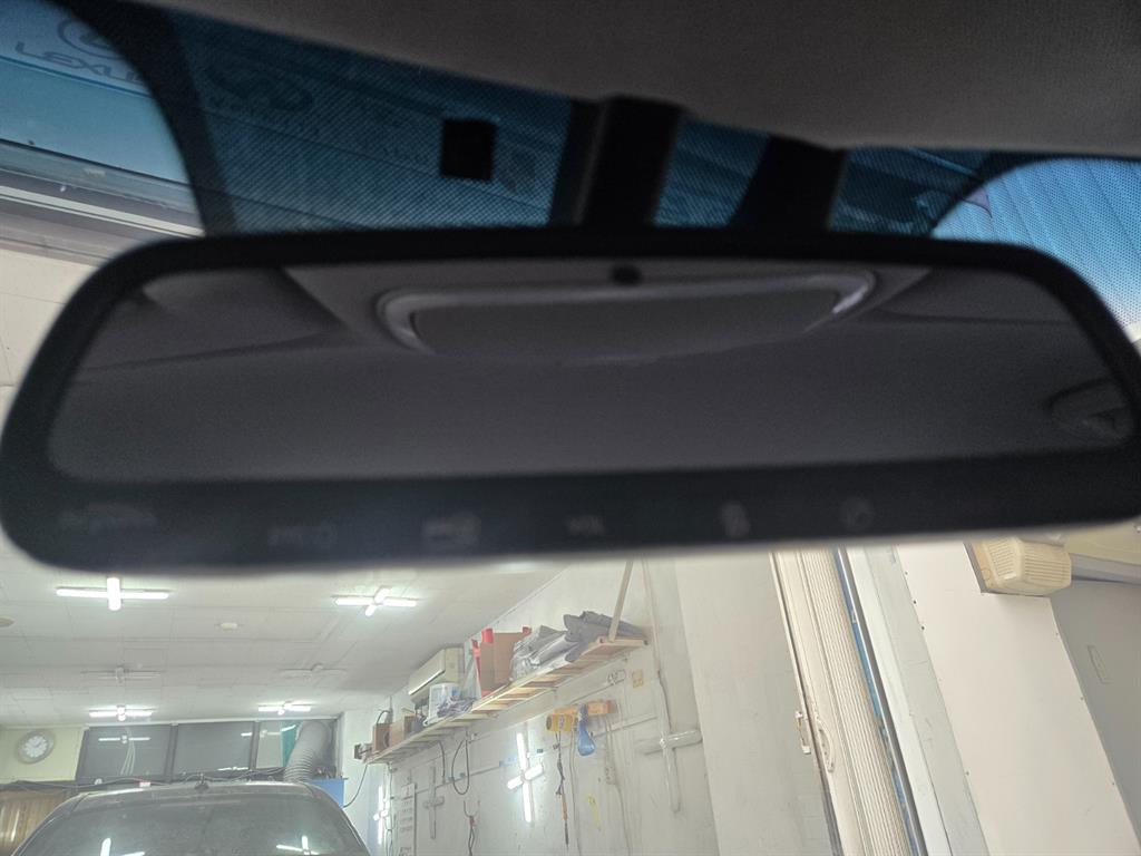 HYUNDAI Genesis - Vista 12