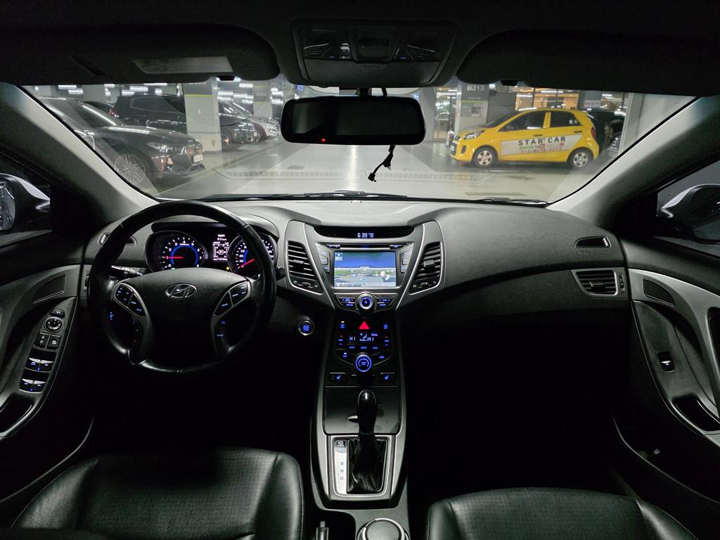 HYUNDAI Avante - Vista 7