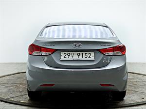 HYUNDAI Avante - Vista 6