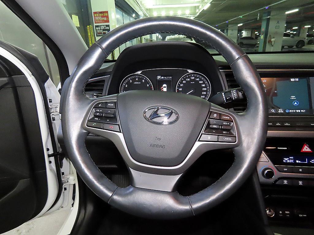 HYUNDAI Avante - Vista 8