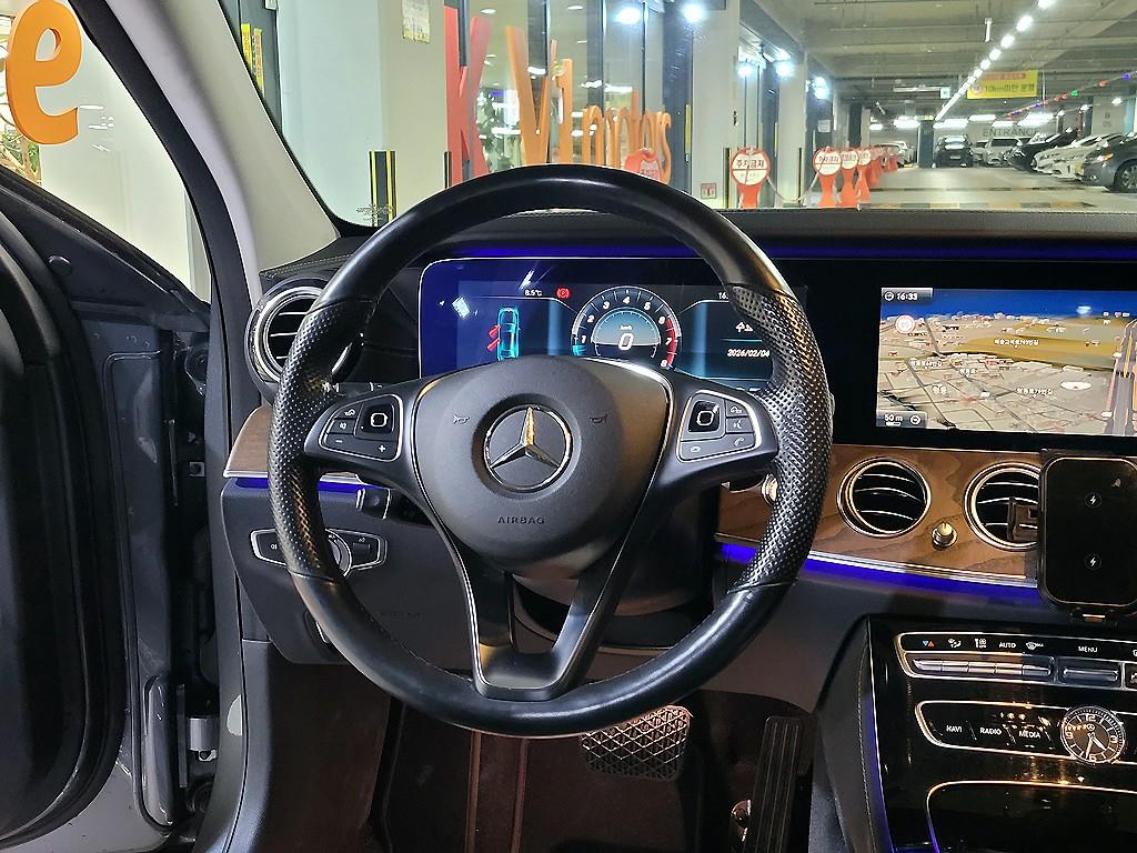 Mercedes Benz E class - Vista 9