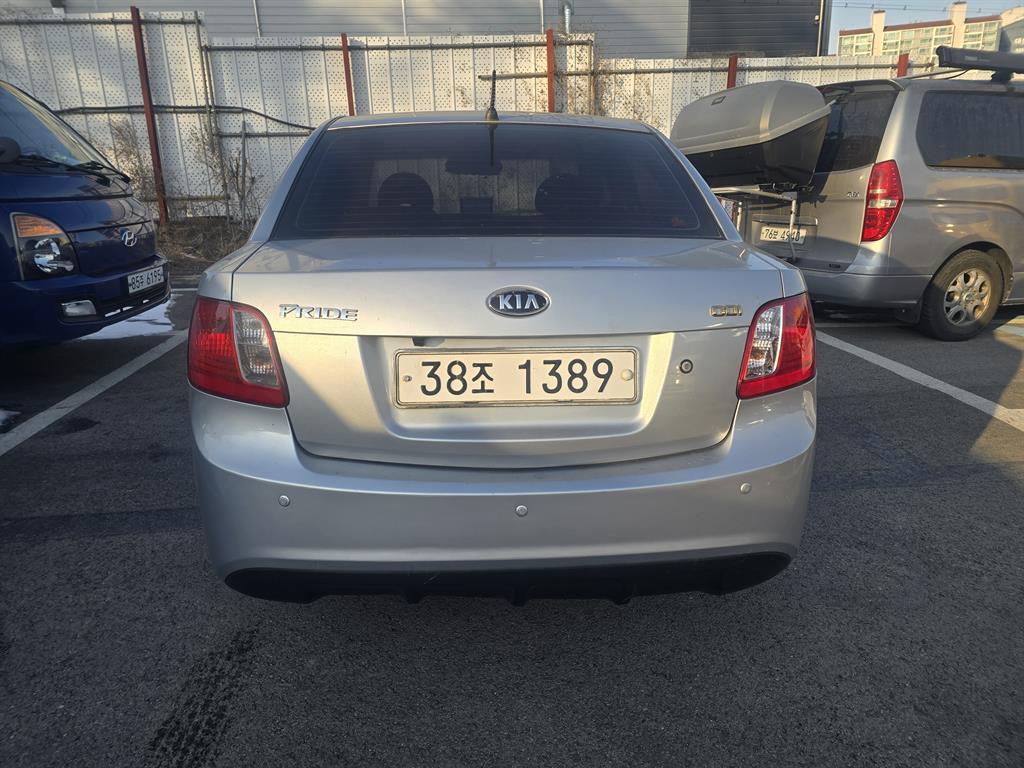 KIA Pride - Vista 3