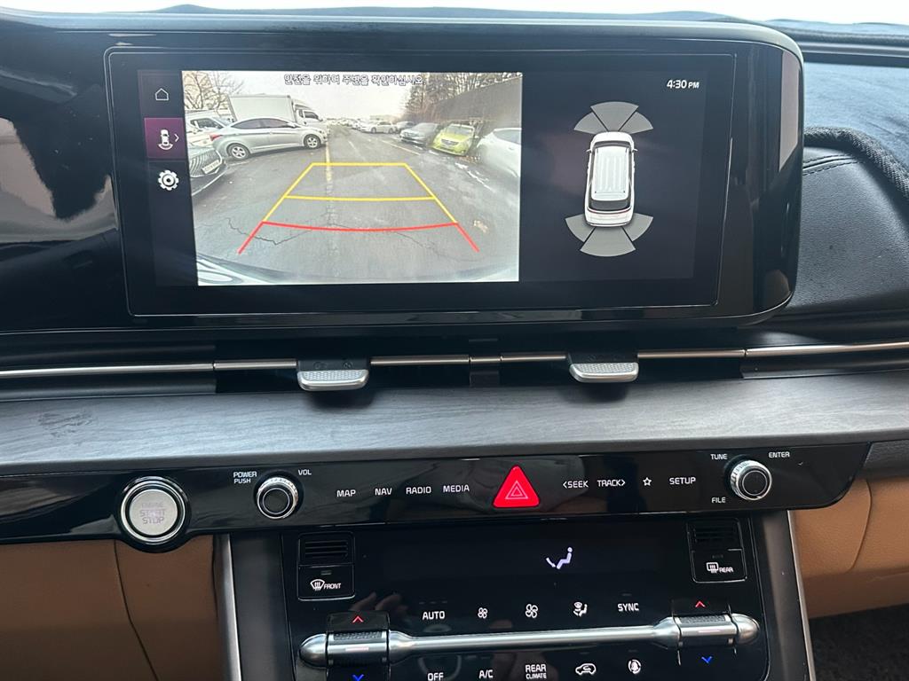 KIA Carnival - Vista 11