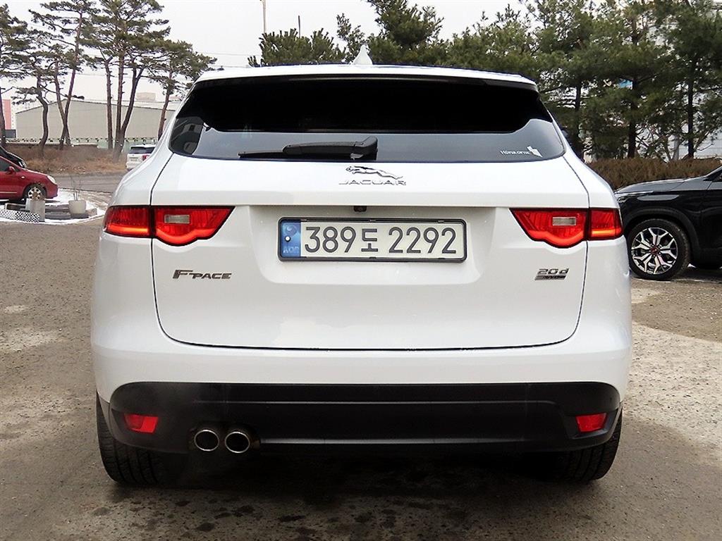 Jaguar F-PACE - Vista 4