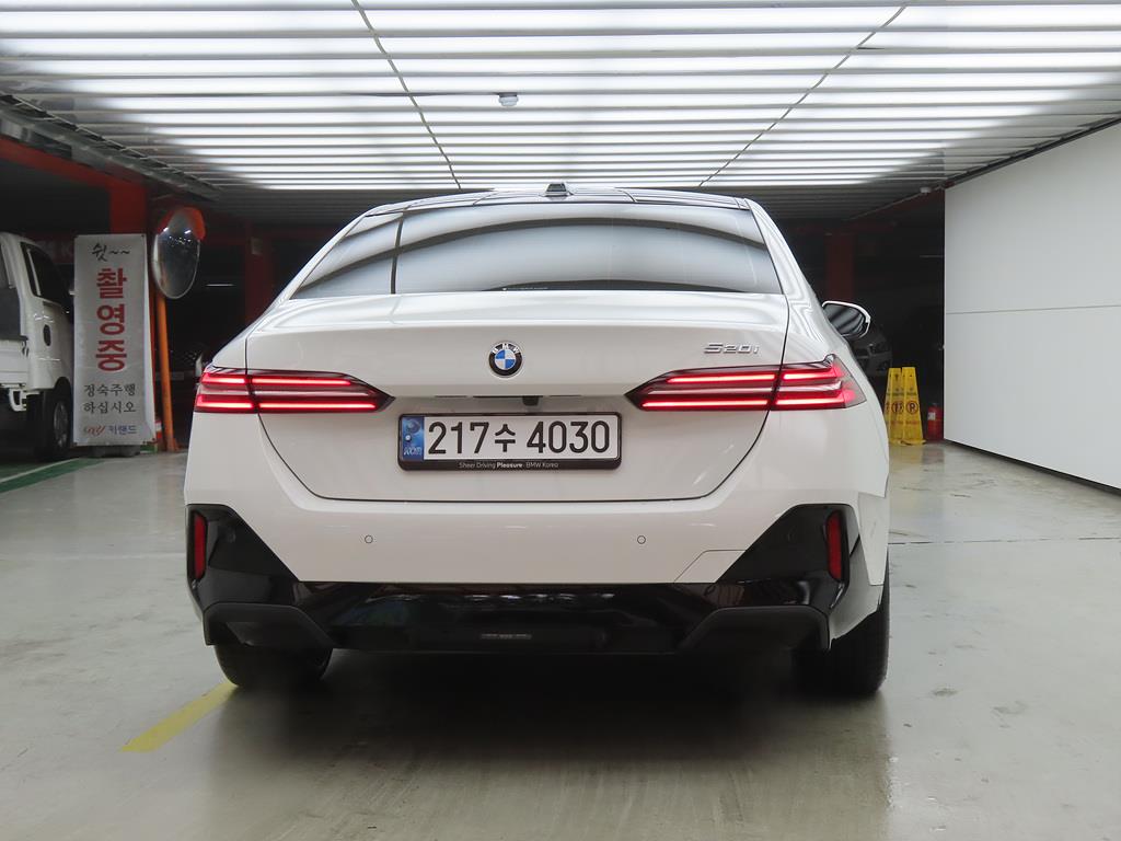 BMW 5 Series - Vista 3